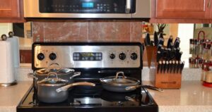 Best Tips to Clean Baking Oven and Kitchen Hob